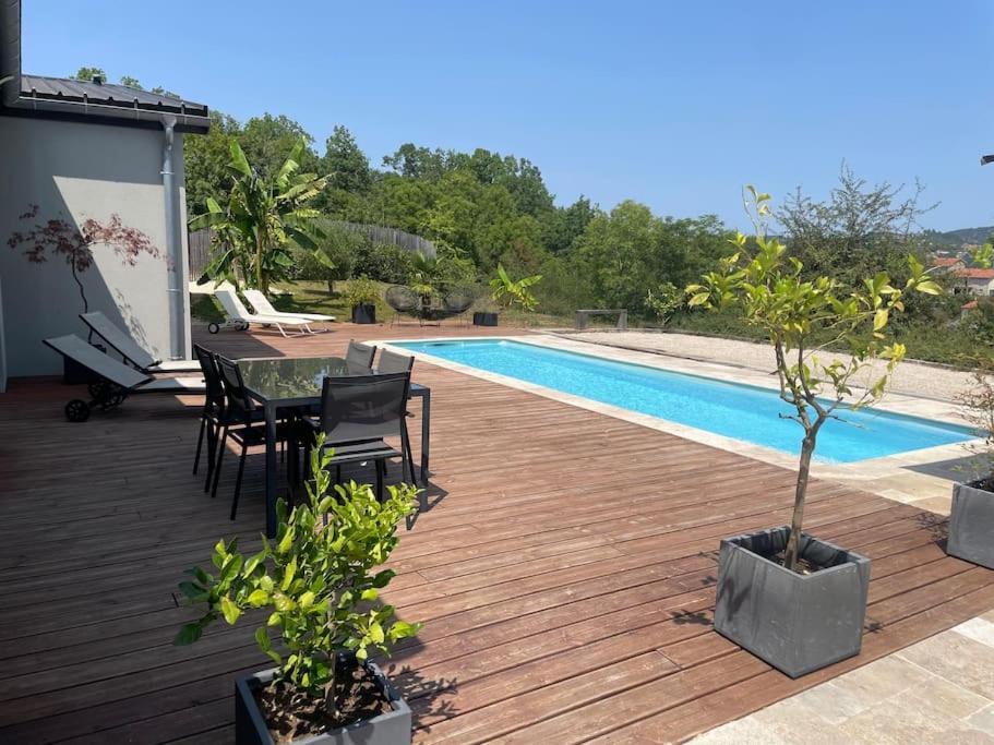 Kevin Piscine, Pool House Et Petanque 6 A 8 Personnes Villa Villefranche-de-Rouergue